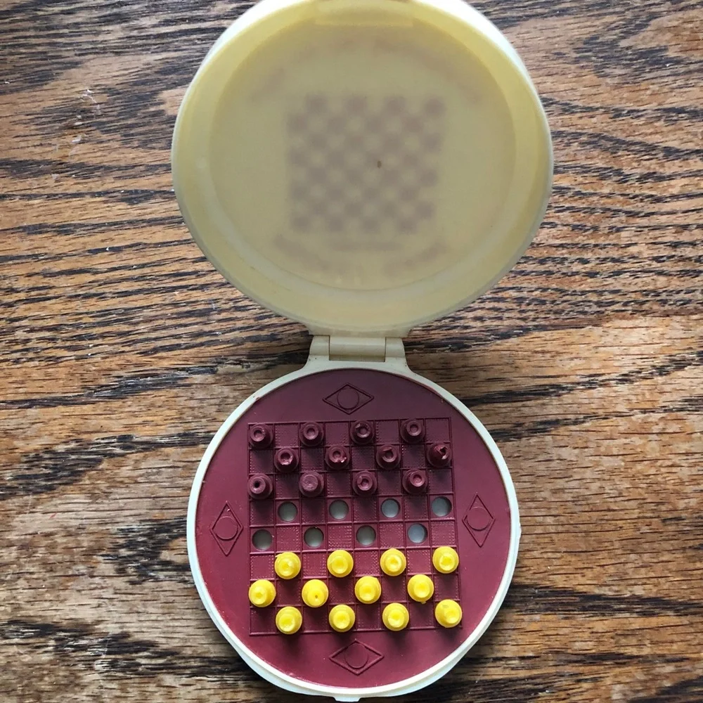 Vintage 1950’s Collectible Arliss Pocket Game Checkers - White and Red Travel - Picture 2 of 4
